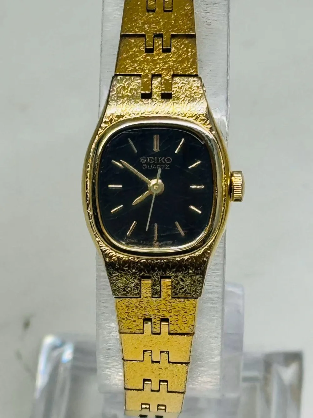 Vintage Seiko Quartz Ladies Gold Tone Black Dial Watch Runs New Battery